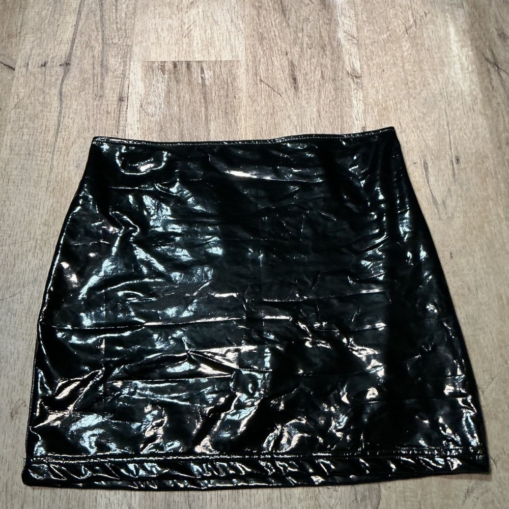 Black Patent Vinyl Mini Skirt Size M Faux Leather Wet Look Y2K Clubwear Glossy